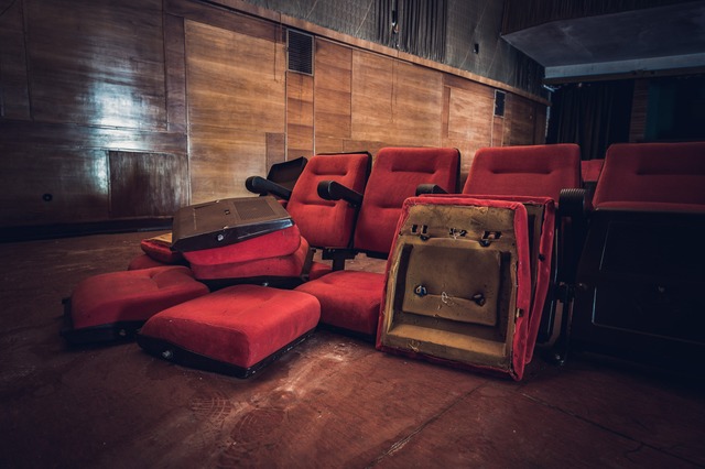 Die Fotografin Jasmin Seidel hat sich ...zialisiert. Hier ein verlassenes Kino. | Foto: Jasmin Seidel Die Fotografin Jasmin Seidel hat sich ...zialisiert. Hier ein verlassenes Kino. | Foto: Jasmin Seidel