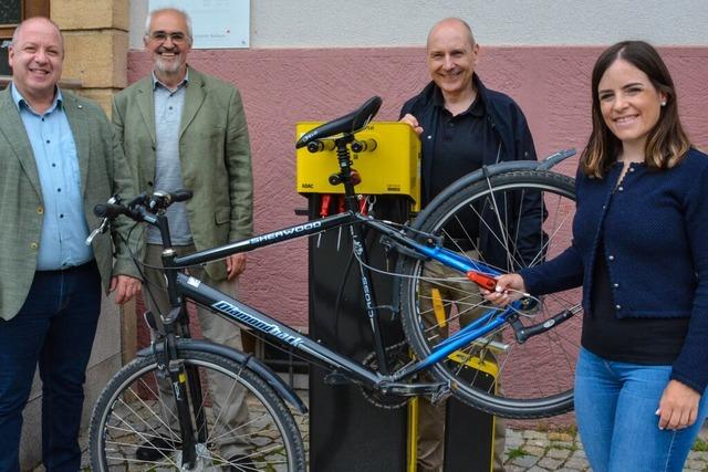 Münstertal bietet Radfahrern Pannenhilfe mit neuer Servicestation