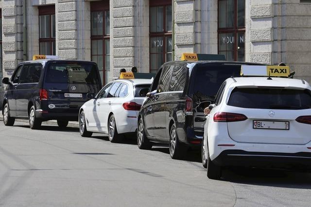 In Basel steht ein Mann vor Gericht, der einen Taxifahrer erstochen haben soll