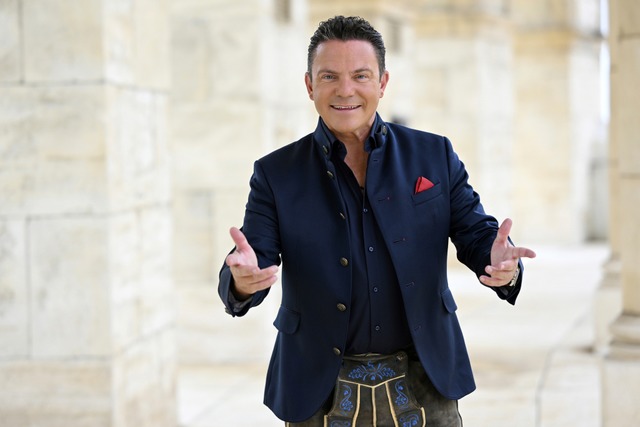 Stefan Mross moderiert  die Sendung &q.... Am 15. Juni startet die neue Saison.  | Foto: Wolfgang Breiteneicher/SWR 