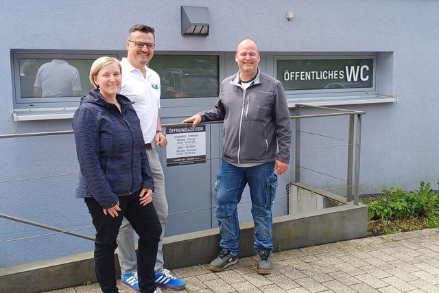 Auf der Rckseite der Murgtalhalle in Murg gibt es jetzt eine Toilette