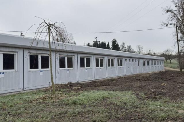 Ortschaftsrat gibt grünes Licht für umstrittene Containerunterkunft in Feldberg – trotz Unbehagen