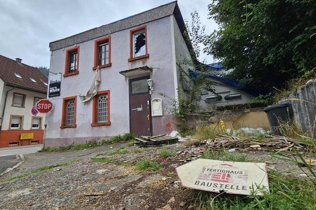 Die Brandruine der früheren Diskothek Ton-Ton in Atzenbach soll weg – notfalls ohne Eigentümermitwirkung