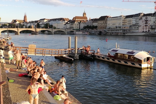 An Sommertagen ist das Rheinufer in Basel ein beliebter Treffpunkt. | Foto: Daniel Gramespacher An Sommertagen ist das Rheinufer in Basel ein beliebter Treffpunkt. | Foto: Daniel Gramespacher