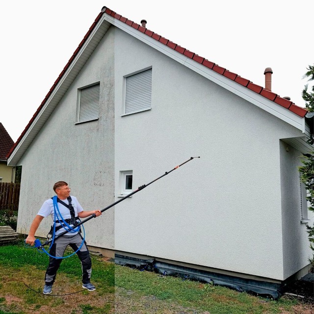 Schonend, aber grndlich reinigt das T...her mit dem  Niederdrucksplverfahren.  | Foto: Niko Samson