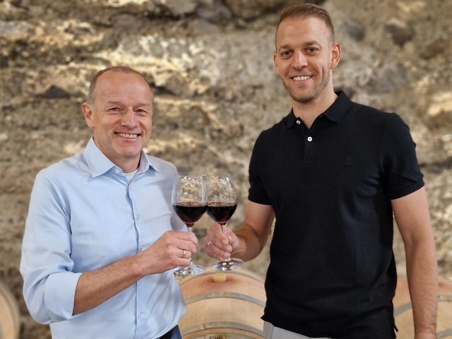 Fabian Vögtle (r.) ist neuer Geschäfts... geht zum Jahresende in den Ruhestand. | Foto: Sasbacher Winzerkeller Fabian Vögtle (r.) ist neuer Geschäfts... geht zum Jahresende in den Ruhestand. | Foto: Sasbacher Winzerkeller