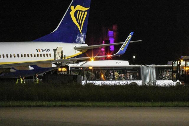 Schweres Unwetter über Süddeutschland bringt Flugzeug in heftige Turbulenzen – Passagiere verletzt