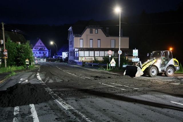 Kilometerlange Spur aus Klärschlamm in Unterfranken: "Spiegelglatt und äußerst gefährlich"