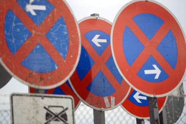 Ortschaftsrat Schuttern lehnt generelles Parkverbot im Hallenweg ab und will nur eine Sperrfläche