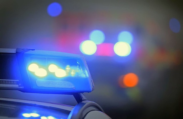 Die Polizeibeamten stellten Atemalkoho... 0,99 Promille. Eine Blutprobe folgte. | Foto: Karl-Josef Hildenbrand (dpa) Die Polizeibeamten stellten Atemalkoho... 0,99 Promille. Eine Blutprobe folgte. | Foto: Karl-Josef Hildenbrand (dpa)