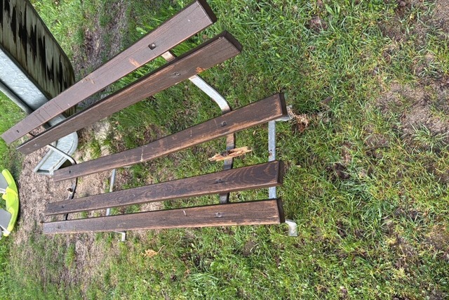 Diese Bank auf dem Spielplatz in Schlechtnau wurde demoliert. | Foto: Ortsverwaltung Diese Bank auf dem Spielplatz in Schlechtnau wurde demoliert. | Foto: Ortsverwaltung