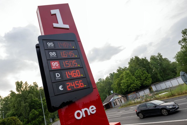 In Tschechien (hier: Asch) tankt es sich derzeit billiger als in Deutschland. | Foto: Pia Bayer (dpa) In Tschechien (hier: Asch) tankt es sich derzeit billiger als in Deutschland. | Foto: Pia Bayer (dpa)