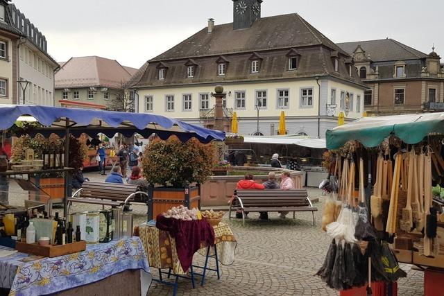 Emmendingens Stadtverwaltung begründet die Verlegung des Wochenmarkts auf den Schlossplatz