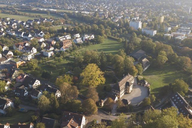 Schwimmende Solaranlagen, Schonwald und Schlossurlaub: die Beschlüsse des Freiburger Gemeinderats