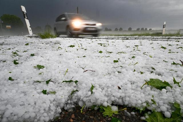 Was schützt vor Hagel am Auto und wer zahlt den Schaden?