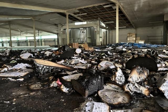 Tter legt Brand in ehemaliger Fabrikhalle in Breisach