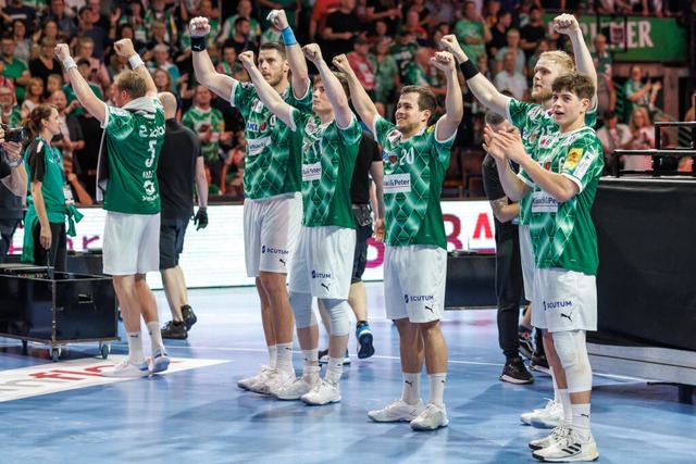 Nach dem Sieg über Gummersbach sind di...itel in der Bundesliga so nah wie nie. | Foto: Andreas Gora (dpa) Nach dem Sieg über Gummersbach sind di...itel in der Bundesliga so nah wie nie. | Foto: Andreas Gora (dpa)
