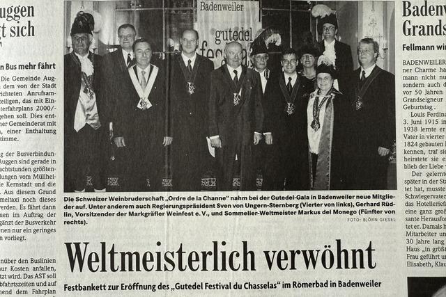 Rettungsring zur Eröffnung: Vor 50 Jahren nahm das Neuenburger Hallenbad den Betrieb auf