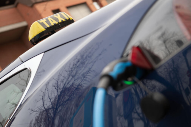 Strom statt Diesel? Warum E-Taxis im Sdwesten auf Vorbehalte stoen