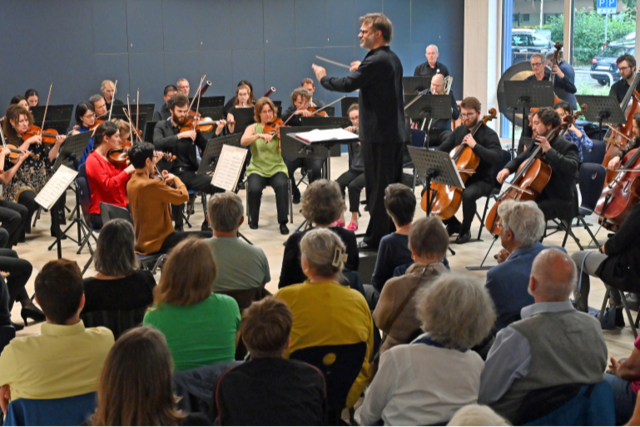 Raus aus dem Konzertsaal: Wie sich ein klassisches Orchester in Freiburg ein neues Publikum sucht