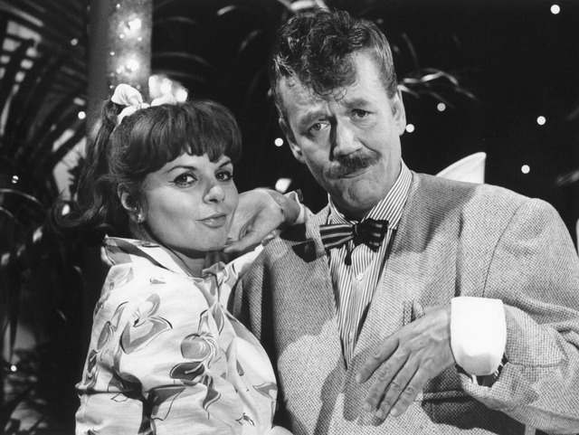 1987: Das Moderatorenpaar Alida Gundla... Bestehen der NDR-Sendung «Schaubude». | Foto: Werner Baum (dpa) 1987: Das Moderatorenpaar Alida Gundla... Bestehen der NDR-Sendung «Schaubude». | Foto: Werner Baum (dpa)