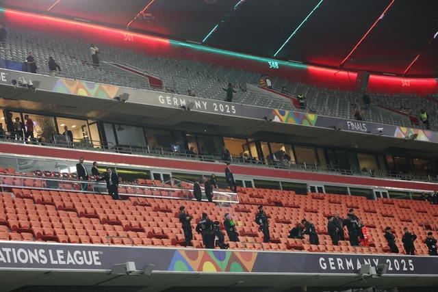 Fuballfan strzt bei Nations-League-Finale in den Tod – Polizei geht von Unfall aus