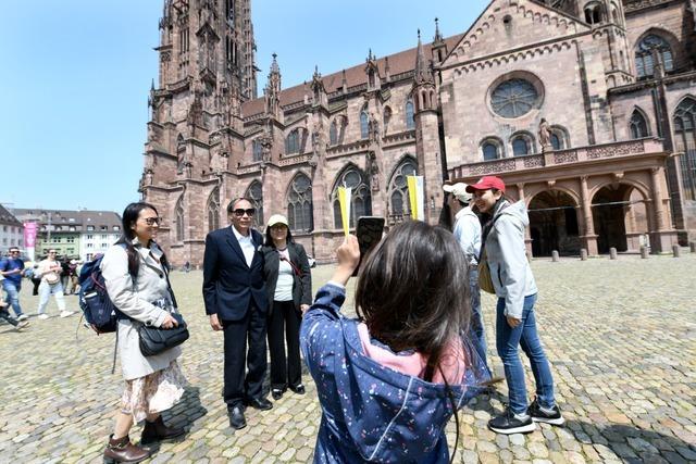 Whrend Freiburgerinnen nach Italien und Frankreich pilgern, bernehmen Touristen an Pfingsten die Stadt