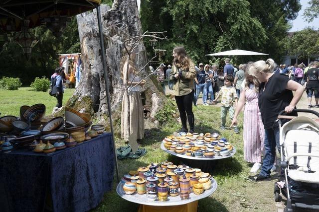 So bunt ist der Kunsthandwerkermarkt in Sulzburg
