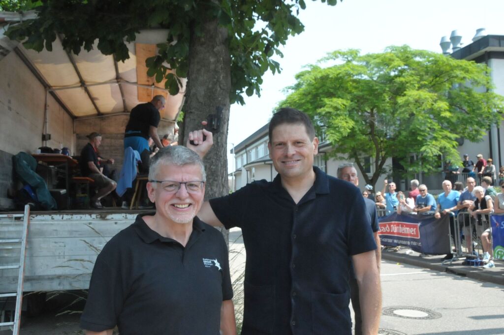 Durch Wyhl, Achkarren und Merdingen ging es am Pfingstwochenende beim Kaiserstuhl-Tuniberg-Cup mit den Promigsten Jan Ullrich und Simon Geschke.