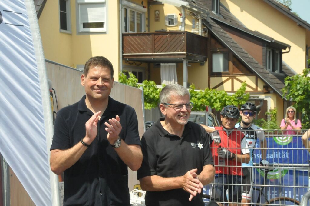 Durch Wyhl, Achkarren und Merdingen ging es am Pfingstwochenende beim Kaiserstuhl-Tuniberg-Cup mit den Promigsten Jan Ullrich und Simon Geschke.