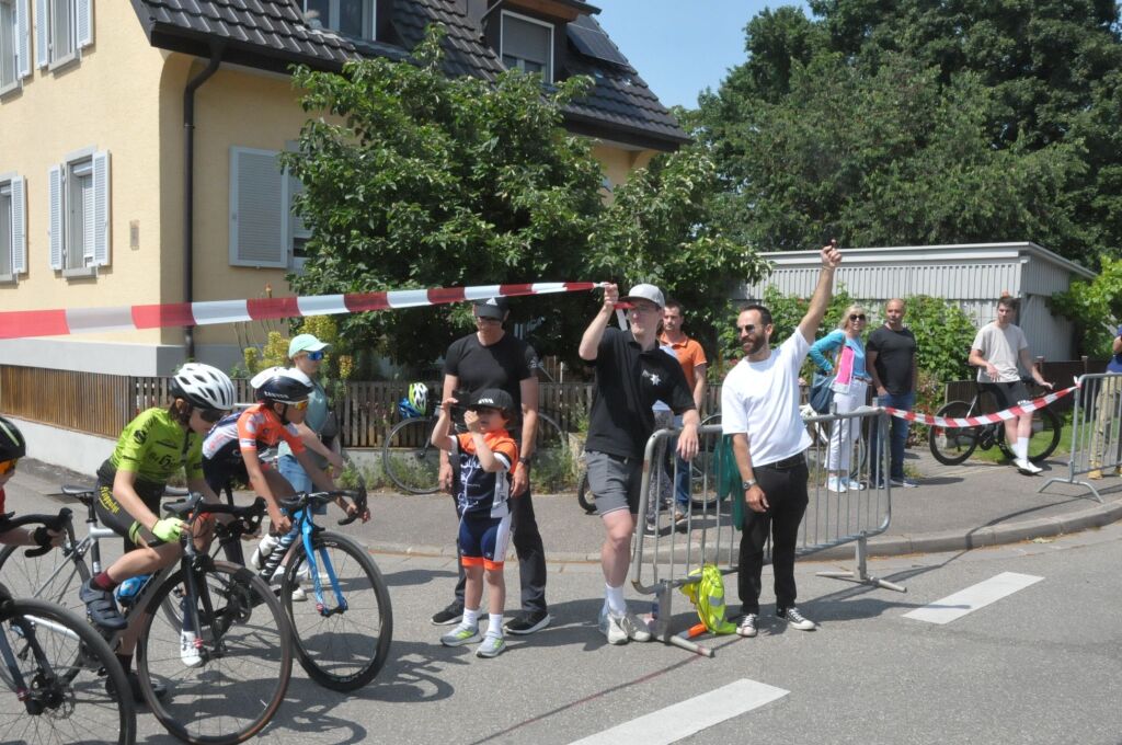 Durch Wyhl, Achkarren und Merdingen ging es am Pfingstwochenende beim Kaiserstuhl-Tuniberg-Cup mit den Promigsten Jan Ullrich und Simon Geschke.