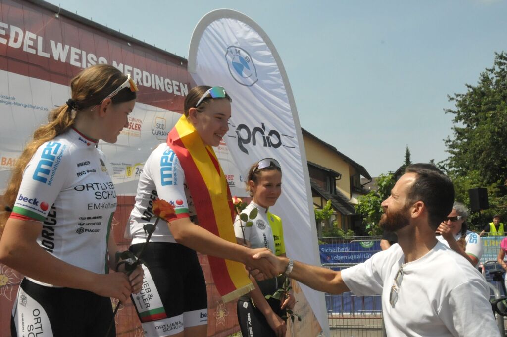 Durch Wyhl, Achkarren und Merdingen ging es am Pfingstwochenende beim Kaiserstuhl-Tuniberg-Cup mit den Promigsten Jan Ullrich und Simon Geschke.
