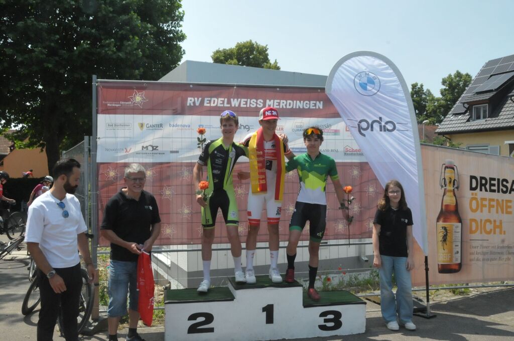 Durch Wyhl, Achkarren und Merdingen ging es am Pfingstwochenende beim Kaiserstuhl-Tuniberg-Cup mit den Promigsten Jan Ullrich und Simon Geschke.