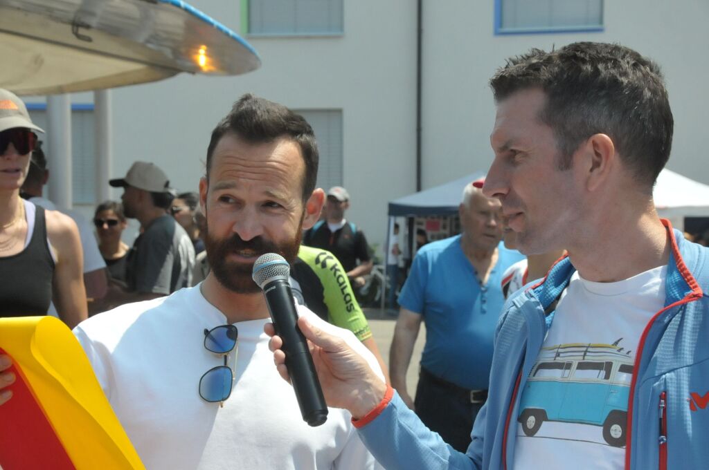 Durch Wyhl, Achkarren und Merdingen ging es am Pfingstwochenende beim Kaiserstuhl-Tuniberg-Cup mit den Promigsten Jan Ullrich und Simon Geschke.
