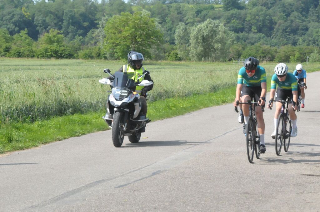 Durch Wyhl, Achkarren und Merdingen ging es am Pfingstwochenende beim Kaiserstuhl-Tuniberg-Cup mit den Promigsten Jan Ullrich und Simon Geschke.