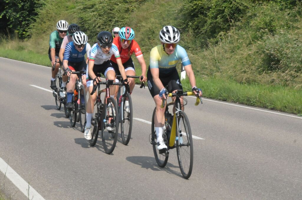 Durch Wyhl, Achkarren und Merdingen ging es am Pfingstwochenende beim Kaiserstuhl-Tuniberg-Cup mit den Promigsten Jan Ullrich und Simon Geschke.