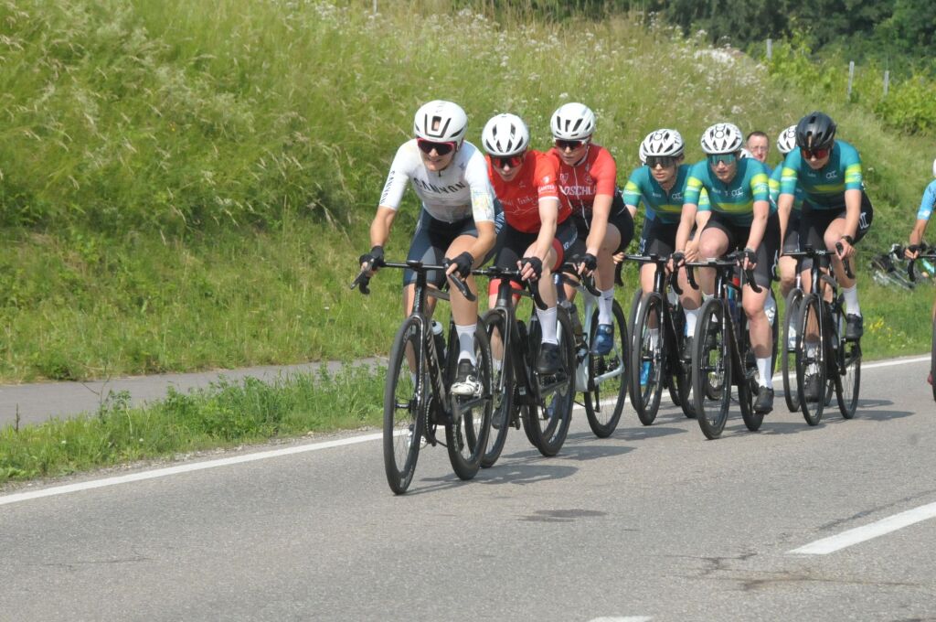 Durch Wyhl, Achkarren und Merdingen ging es am Pfingstwochenende beim Kaiserstuhl-Tuniberg-Cup mit den Promigsten Jan Ullrich und Simon Geschke.