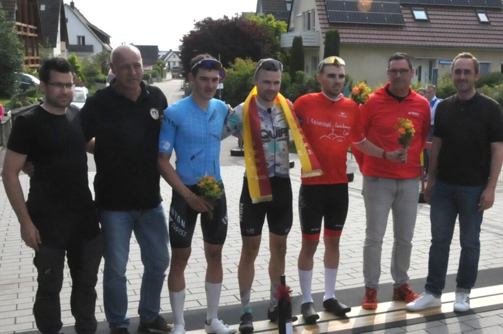 Durch Wyhl, Achkarren und Merdingen ging es am Pfingstwochenende beim Kaiserstuhl-Tuniberg-Cup mit den Promigsten Jan Ullrich und Simon Geschke.