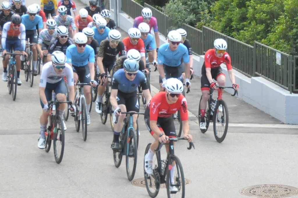 Durch Wyhl, Achkarren und Merdingen ging es am Pfingstwochenende beim Kaiserstuhl-Tuniberg-Cup mit den Promigsten Jan Ullrich und Simon Geschke.