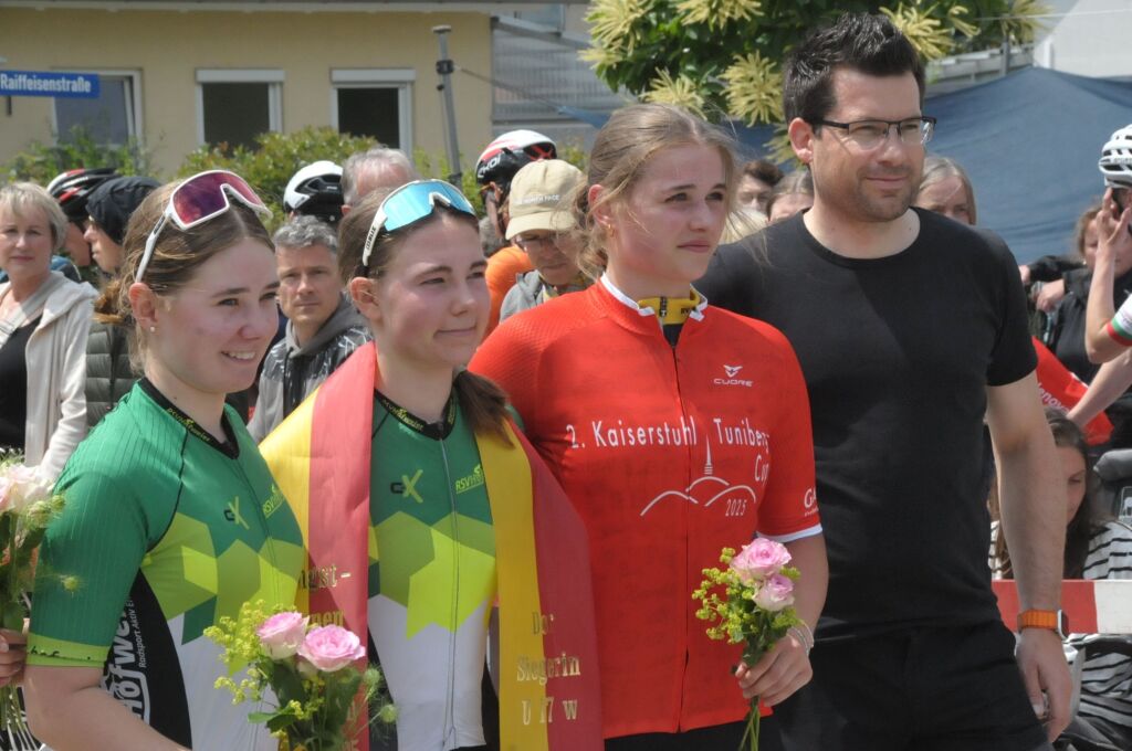 Durch Wyhl, Achkarren und Merdingen ging es am Pfingstwochenende beim Kaiserstuhl-Tuniberg-Cup mit den Promigsten Jan Ullrich und Simon Geschke.