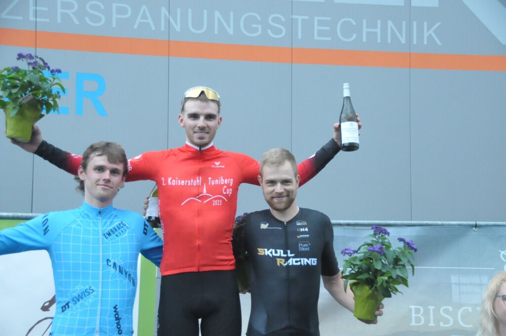 Durch Wyhl, Achkarren und Merdingen ging es am Pfingstwochenende beim Kaiserstuhl-Tuniberg-Cup mit den Promigsten Jan Ullrich und Simon Geschke.