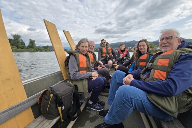 Mit dem ersten Ponton ging es am Sonnt...d Ortschaftsrätin Jacqueline Wunderle.  | Foto: Ralph Fautz