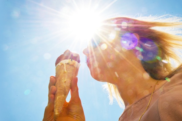 Zeit für ein Eis: Die nächsten Tage wird es heiß in Freiburg und Südbaden. | Foto: Christoph Schmidt Zeit für ein Eis: Die nächsten Tage wird es heiß in Freiburg und Südbaden. | Foto: Christoph Schmidt