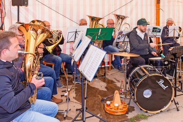 Die Formation „Jungväter“ sorgte für die passende Musik. | Foto: Wilfried Dieckmann Die Formation „Jungväter“ sorgte für die passende Musik. | Foto: Wilfried Dieckmann