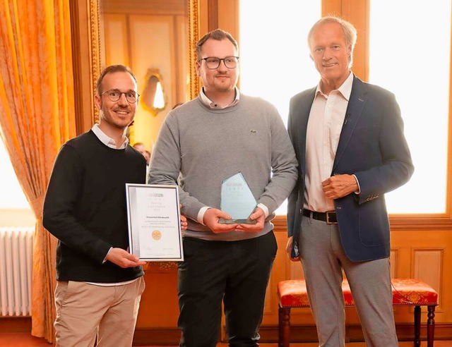 Ausgezeichneter Meisterbetrieb in Lörr...urnalisten Gerhard Delling (v.l.n.r.). | Foto: Wiesental Hörakustik Ausgezeichneter Meisterbetrieb in Lörr...urnalisten Gerhard Delling (v.l.n.r.). | Foto: Wiesental Hörakustik
