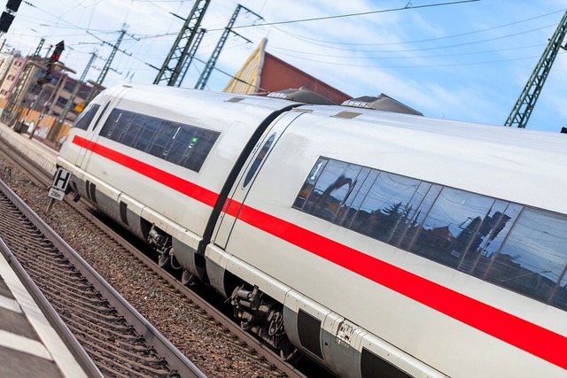 Die Deutsche Bahn plant einen Ausbau d...ter pro Stunde zu fahren. (Symbolfoto)  | Foto: Jrg Httenhlscher  (stock.adobe.com)