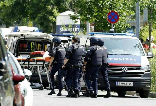 Polizei und Rettungskräfte sind in Graz im Großeinsatz. | Foto: Erwin Scheriau (dpa) Polizei und Rettungskräfte sind in Graz im Großeinsatz. | Foto: Erwin Scheriau (dpa)