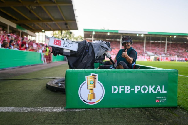 Fernsehtechnisch einfach mal so ist selbst der DFB-Pokal nicht zu vermarkten. | Foto: Robert Michael (dpa) Fernsehtechnisch einfach mal so ist selbst der DFB-Pokal nicht zu vermarkten. | Foto: Robert Michael (dpa)