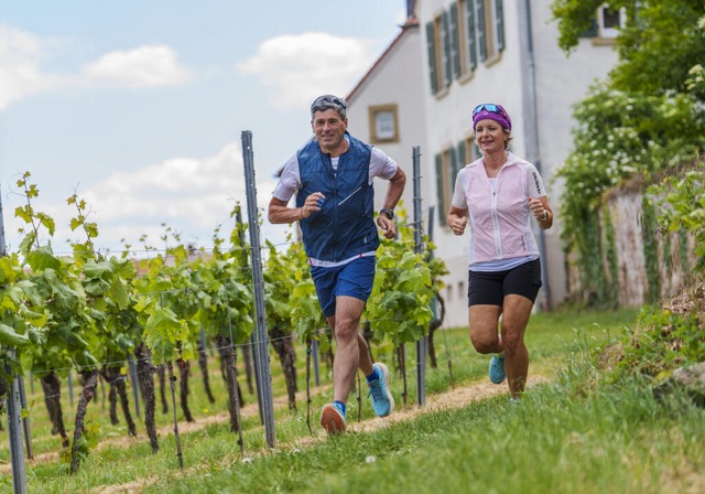Fit wie ein Turnschuh: Markus Merk und seine Frau Sabine | Foto: Andreas Arnold (dpa) Fit wie ein Turnschuh: Markus Merk und seine Frau Sabine | Foto: Andreas Arnold (dpa)