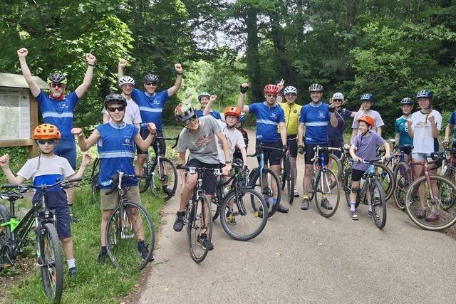 Freiburger Radsportclub fährt 24 Stunden lang zur Zähringer Burg hoch und runter – auch nachts